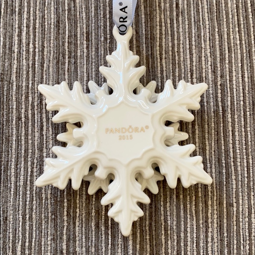 New Pandora 2015 Ornament Snowflake Ceramic with Logo Ribbon In Box - Picture 5 of 8